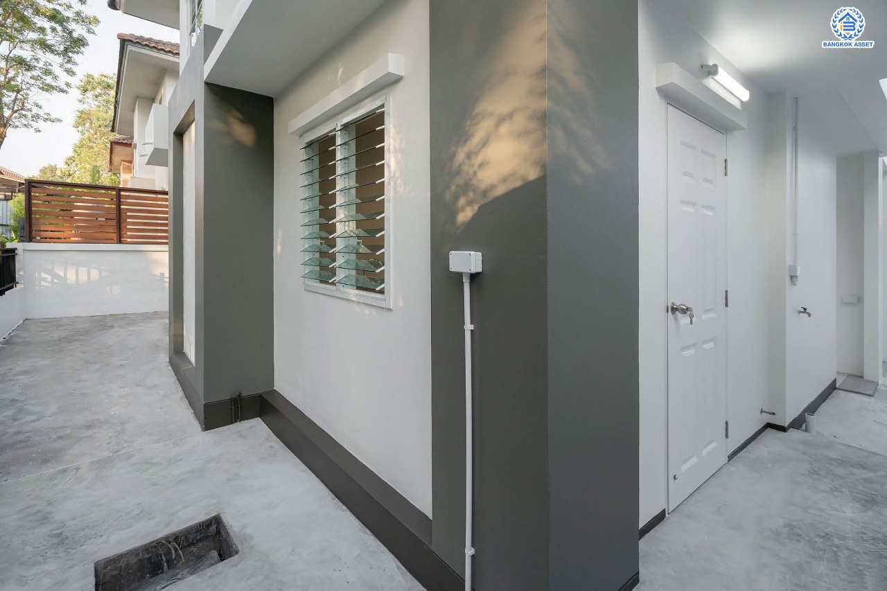 บ้านมือสองตกแต่งใหม่ โครงการ เนเบอร์โฮม วัชรพล เนื้อที่ 51 ตร.ว. ฟังก์ชัน 3 ห้องนอน 2 ห้องน้ำ จอดรถได้ 2 คัน บนทำเลเชื่อมต่อหลายเส้นทาง ทั้ง ถนนสุขาภิบาล5 ถนนสายไหม และถนนรามอินทรา ใกล้ทางด่วน "ฉลองรัช" และรถไฟฟ้าสายสีเขียว "สถานีสายหยุด"